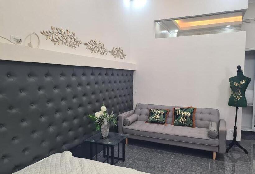 스탠다드 스튜디오, Dampa Poolside Events & Accommodation