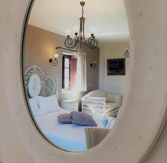 جناح مزود بتراس, Areos Polis Boutique