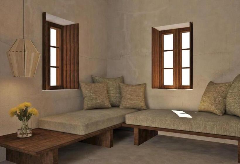 جناح مطلّ علي حمام السباحة, Areos Polis Boutique