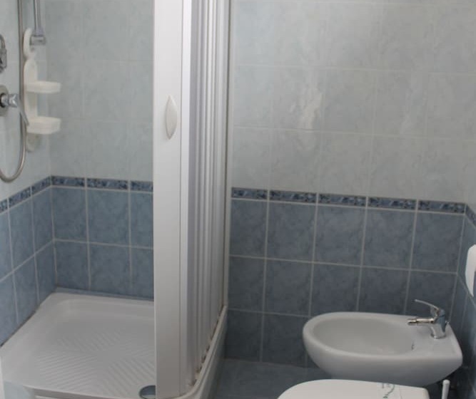اتاق استاندارد سه نفره, Cavour Resort