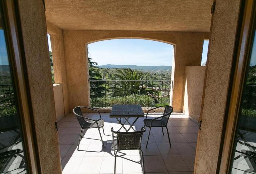 חדר סטנדרט לשלושה עם טרסה, Relais De Saleccia