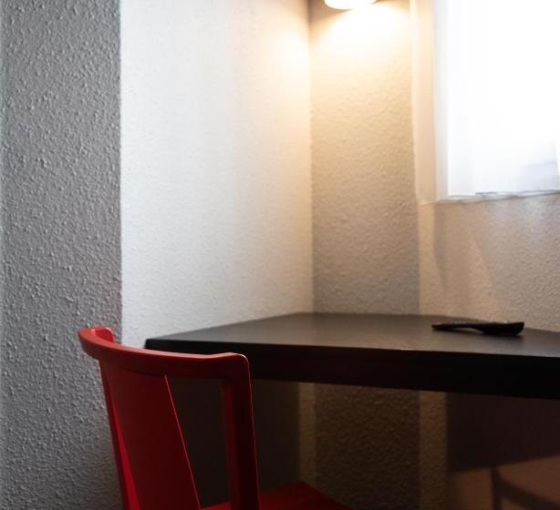 اتاق استاندارد سه نفره, The Originals Access, Hôtel Limoges Nord