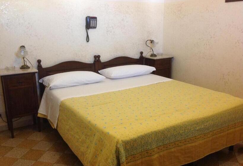 اتاق استاندارد, Albergo Cavour