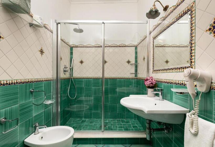 اتاق لوکس با بالکن و چشم‌انداز دریا, Monte Solaro Bed & Breakfast