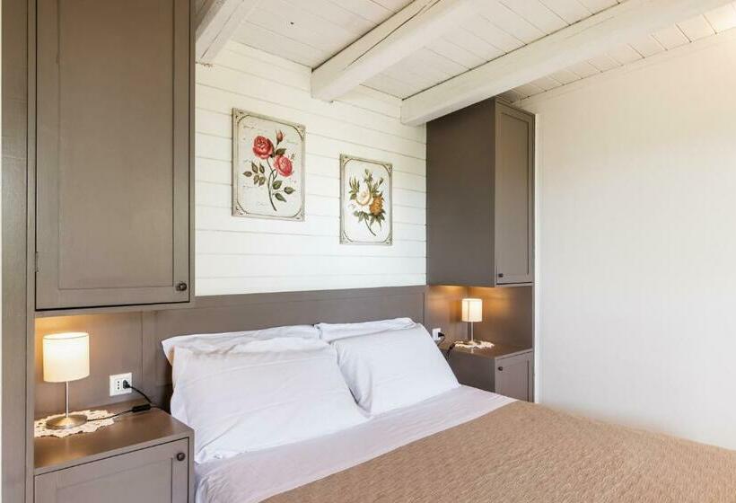 标准三人间, Villa Felicia
