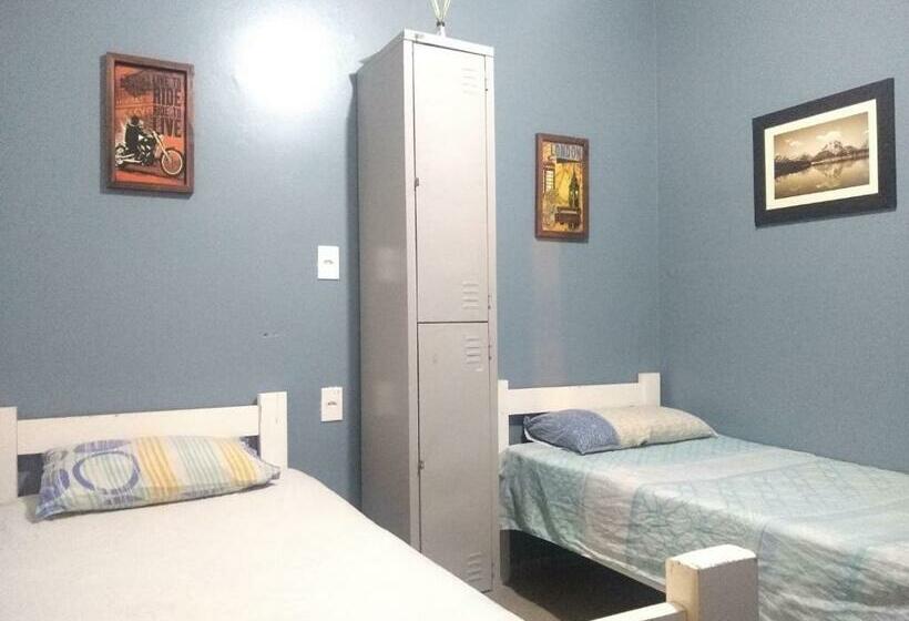 Bed in een Gedeelde Kamer, Hostel Freeway