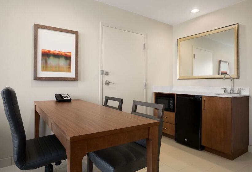 Люкс 2 Спальни, Embassy Suites By Hilton Mcallen Convention Center