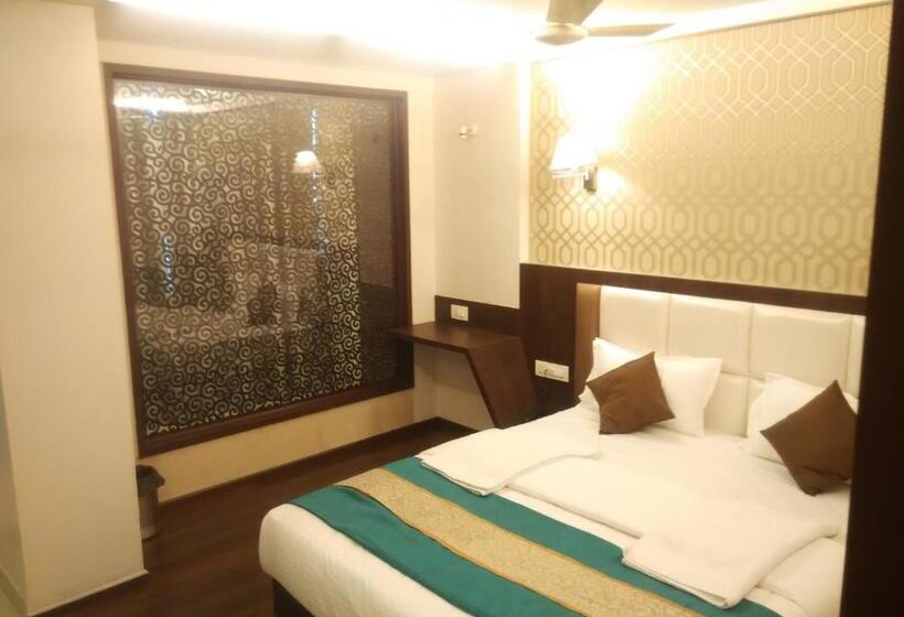 Люкс Deluxe Кровать Кинг, Sai Residency
