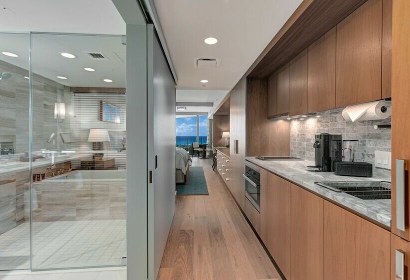 Номер Deluxe Вид на Море, The Ritzcarlton Residences, Waikiki Beach