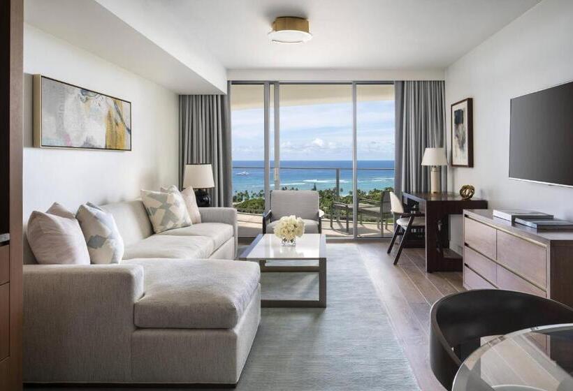 Люкс Deluxe Вид на Море, The Ritzcarlton Residences, Waikiki Beach