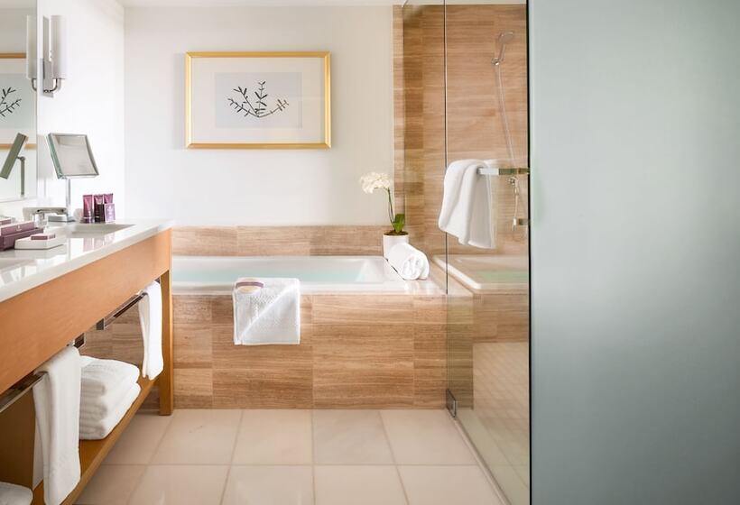 Люкс Deluxe Вид на Море, The Ritzcarlton Residences, Waikiki Beach