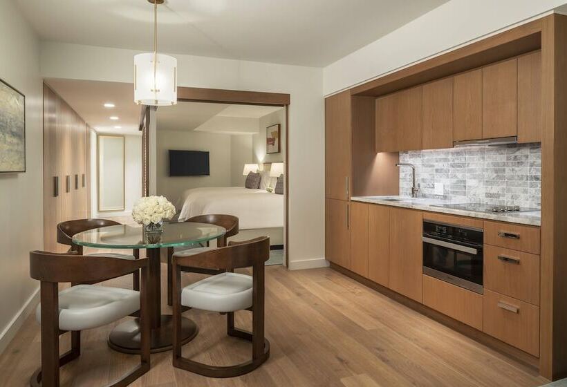 Люкс Deluxe Вид на Море, The Ritzcarlton Residences, Waikiki Beach