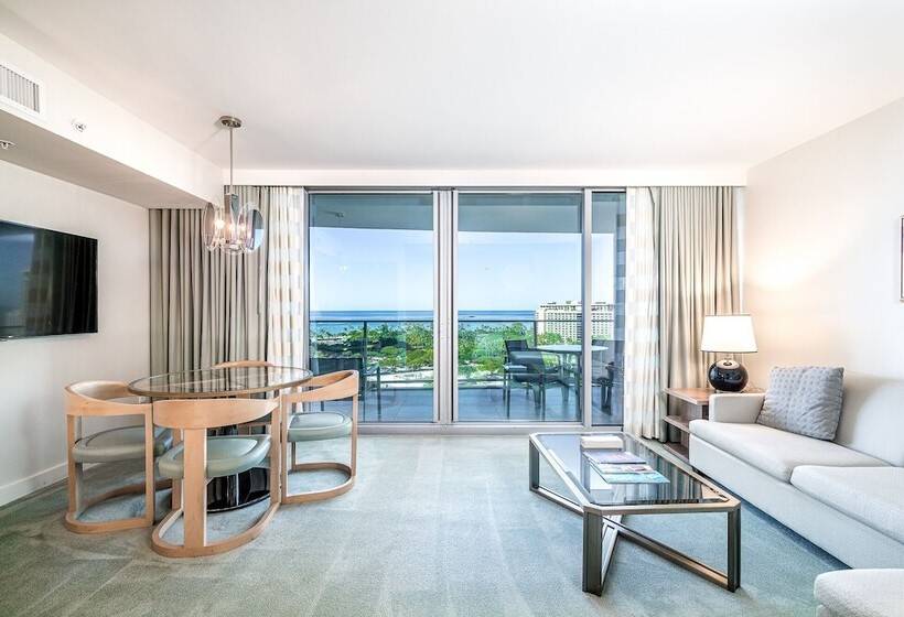 Люкс Deluxe Вид на Море, The Ritzcarlton Residences, Waikiki Beach