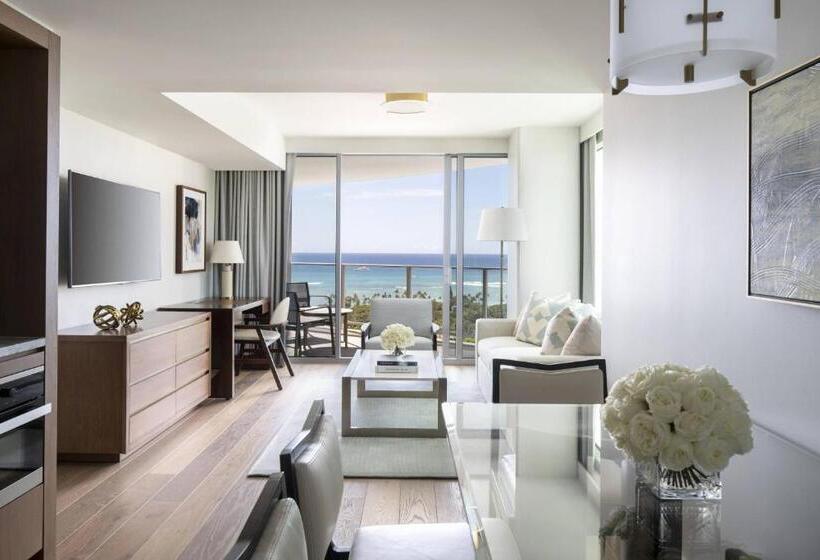 Люкс Deluxe Вид на Море, The Ritzcarlton Residences, Waikiki Beach