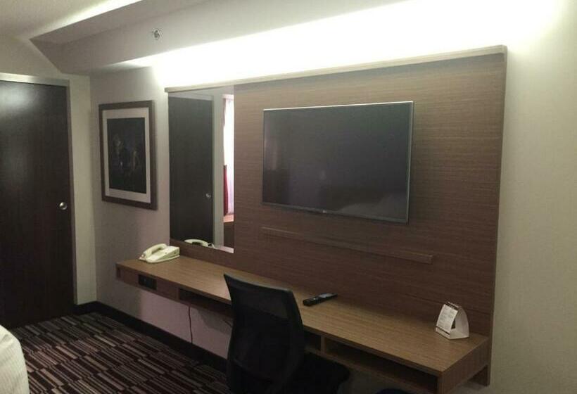 Номер Стандарт, Microtel Inn & Suites By Wyndham Kirkland Lake