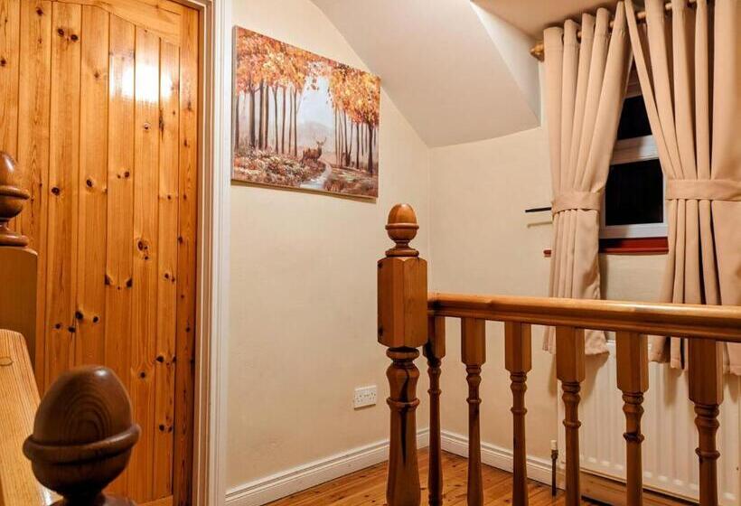 Дом 3 Спальни, Millers Close Holiday Cottages