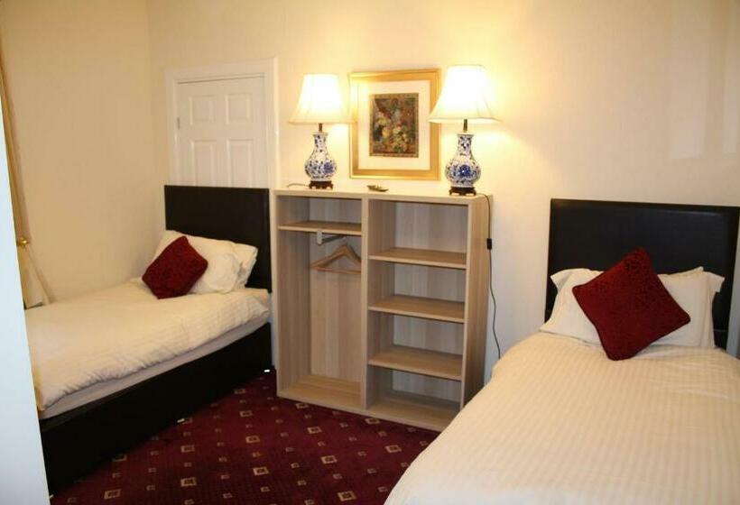 Номер Стандарт, Highland House Callander