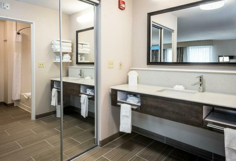 スタンダードスタジオ, Hampton Inn & Suites Hammond