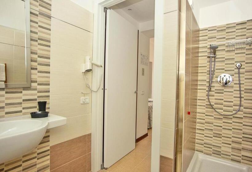 Номер Economy, Lucerna
