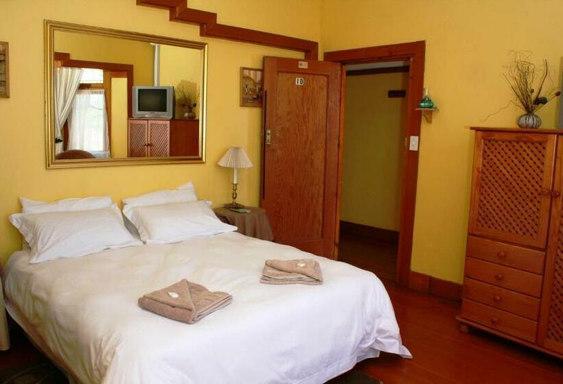 Номер Стандарт, Flintstones Guest House Durban