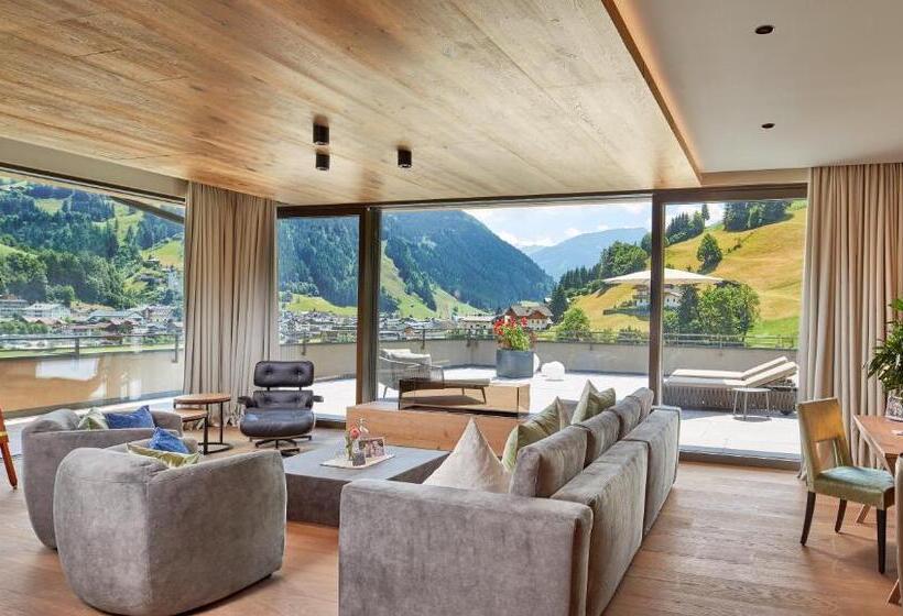سوییت با استخر, Das Edelweiss  Salzburg Mountain Resort