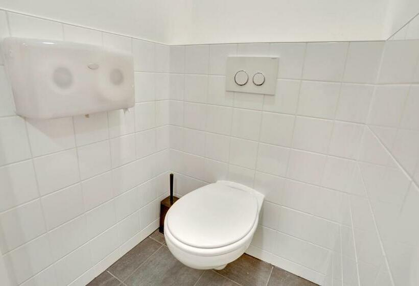 共用房间的床, Dutchies Hostel
