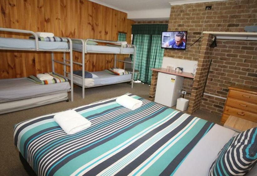 패밀리 룸, Acacia Snowy Motel