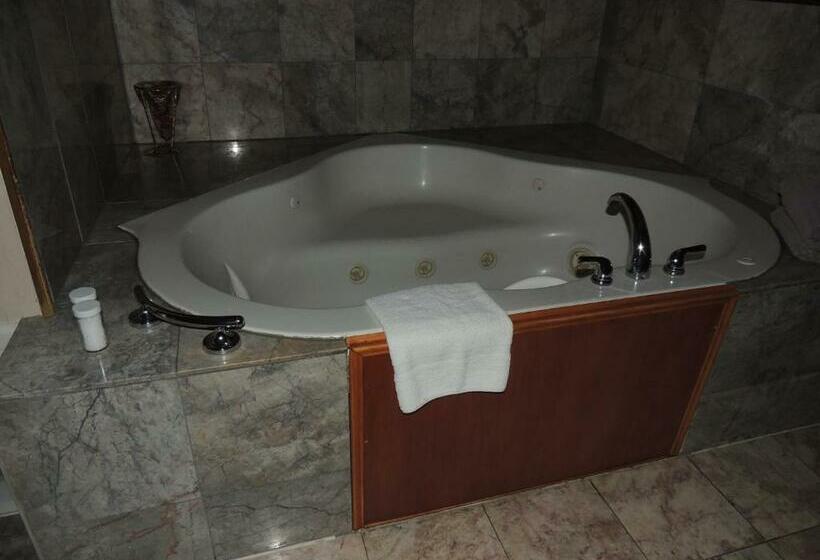 חדר דלוקס עם מיטת קינג, The Whispering Pines Inn
