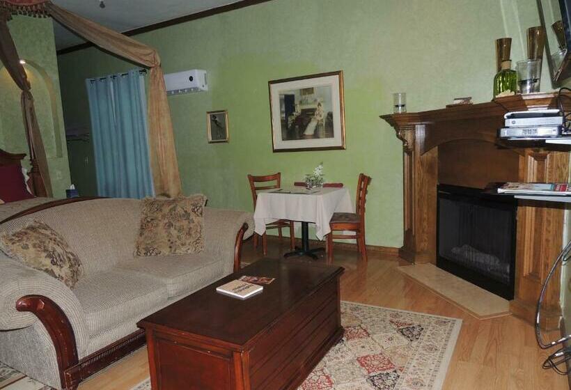 חדר דלוקס עם מיטת קינג, The Whispering Pines Inn