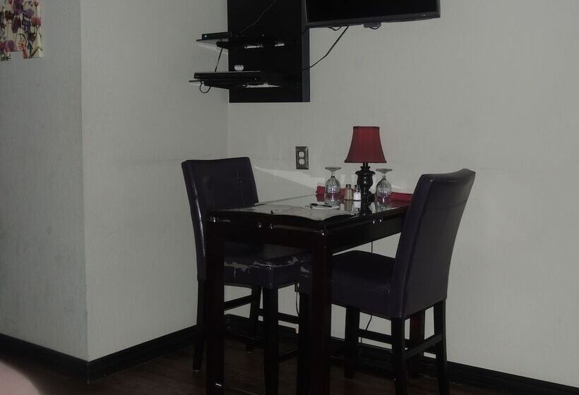 Номер Deluxe, The Whispering Pines Inn