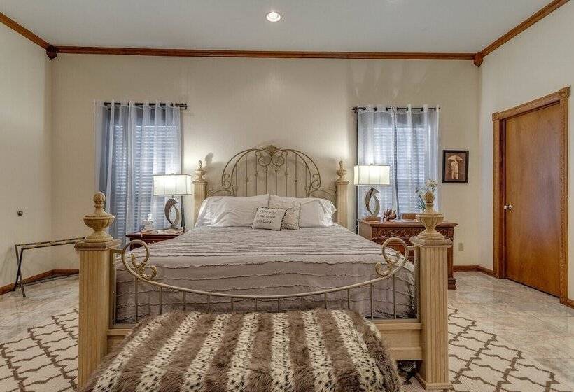 Номер Deluxe, The Whispering Pines Inn