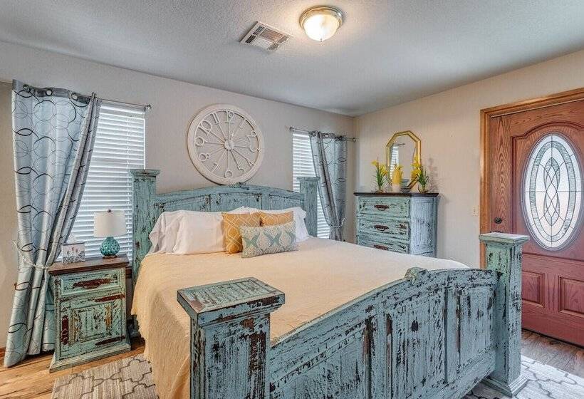 Номер Deluxe, The Whispering Pines Inn