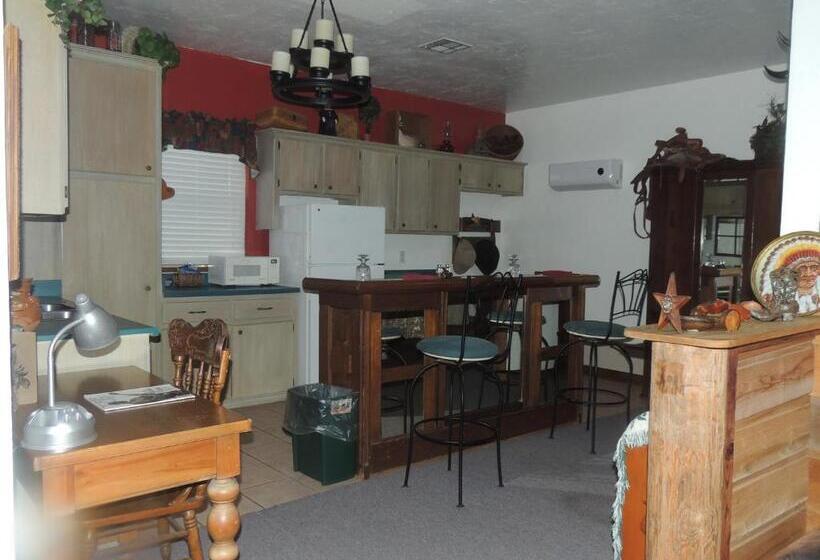 Люкс Повышенной Комфортности, The Whispering Pines Inn