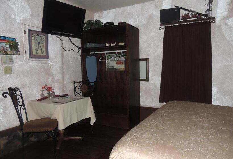 Номер Deluxe, The Whispering Pines Inn