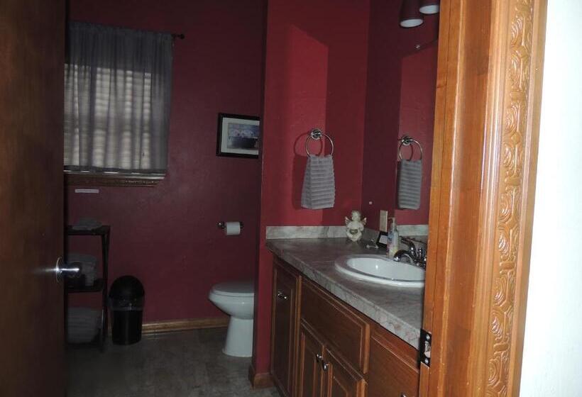 Люкс Повышенной Комфортности, The Whispering Pines Inn