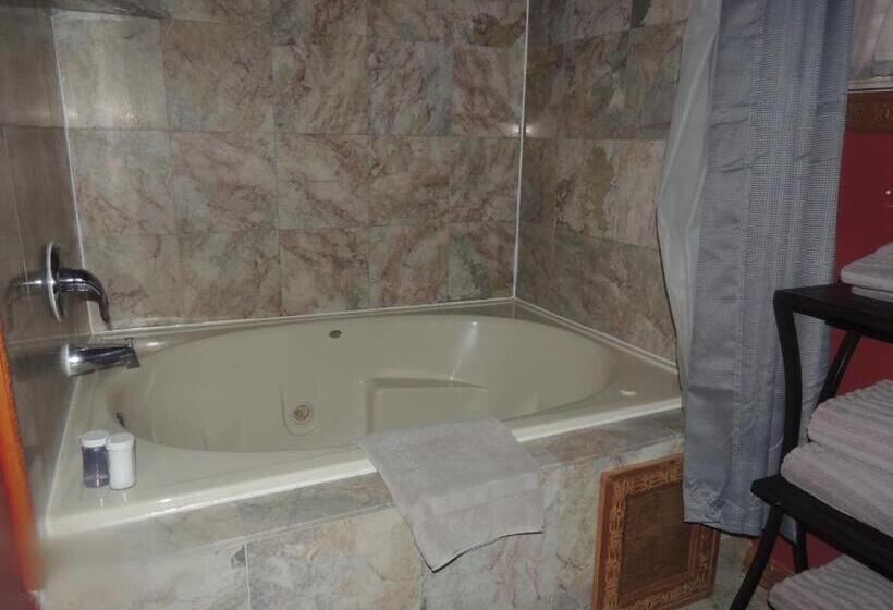 סוויטה דלוקס, The Whispering Pines Inn