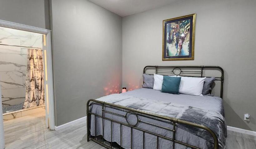 Люкс Вид на Сад, The Whispering Pines Inn