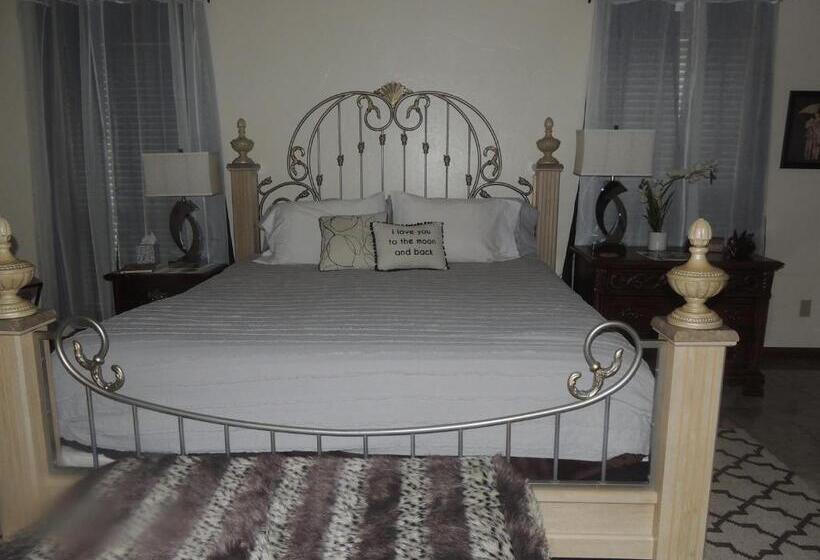 Люкс Повышенной Комфортности, The Whispering Pines Inn