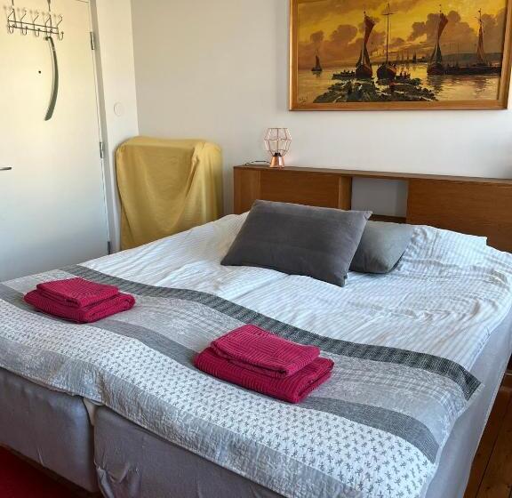 Номер Стандарт Совместная Ванная, Sveriges Minsta Hotell! Hôtel Gruyère