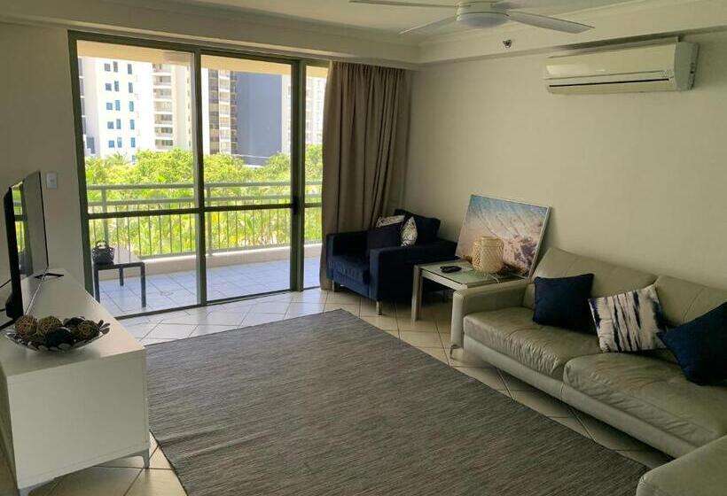 Апартаменты 3 Спальни, The Meriton Apartments On Main Beach