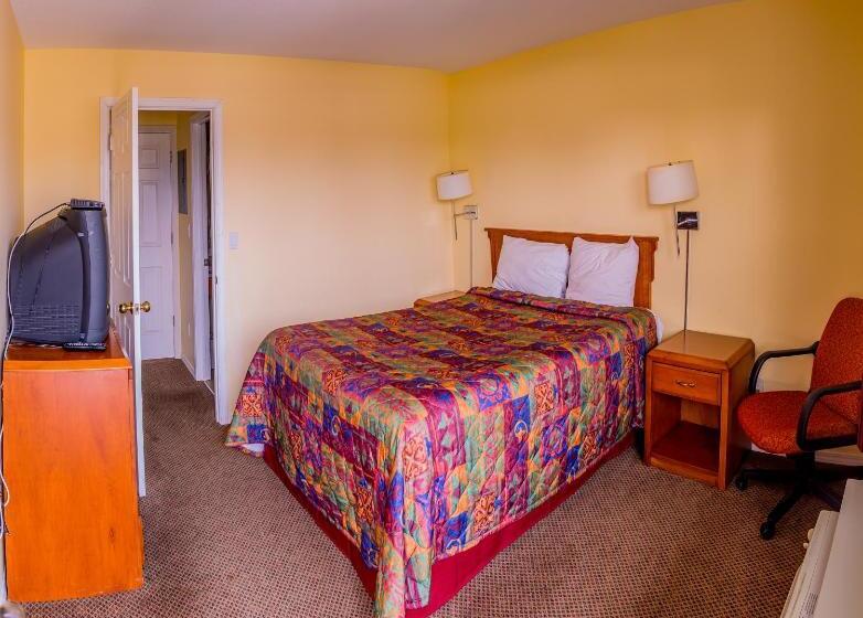 سوییت خانوادگی, Sahara Courtyard Inn Penticton