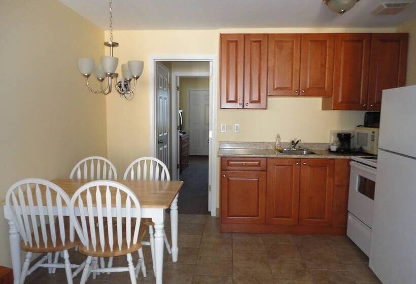 سوییت خانوادگی, Sahara Courtyard Inn Penticton