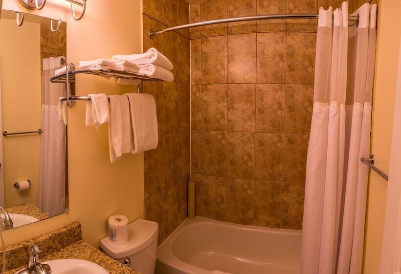 سوییت خانوادگی, Sahara Courtyard Inn Penticton