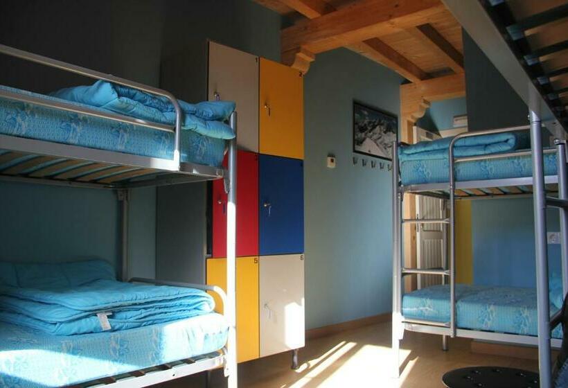 Кровать в Общей Комнате, Hostel Curavacas