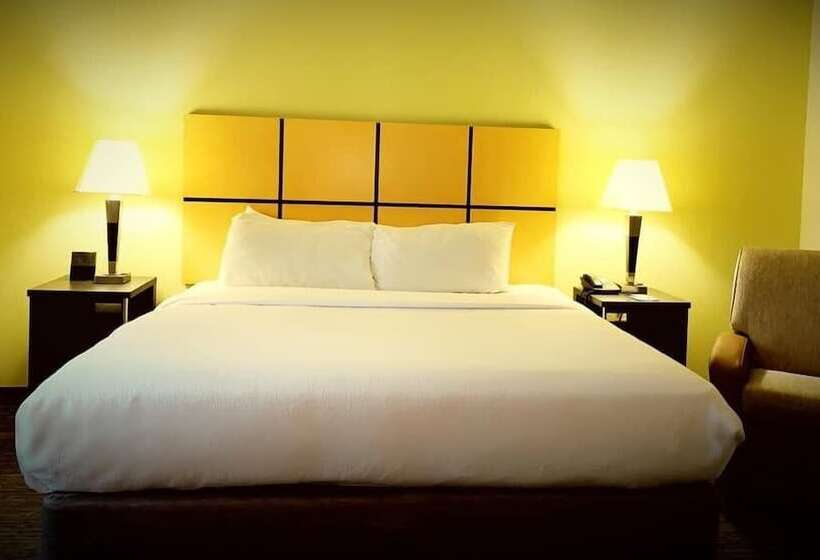 스탠다드 스튜디오, Candlewood Suites Belle Vernon, An Ihg