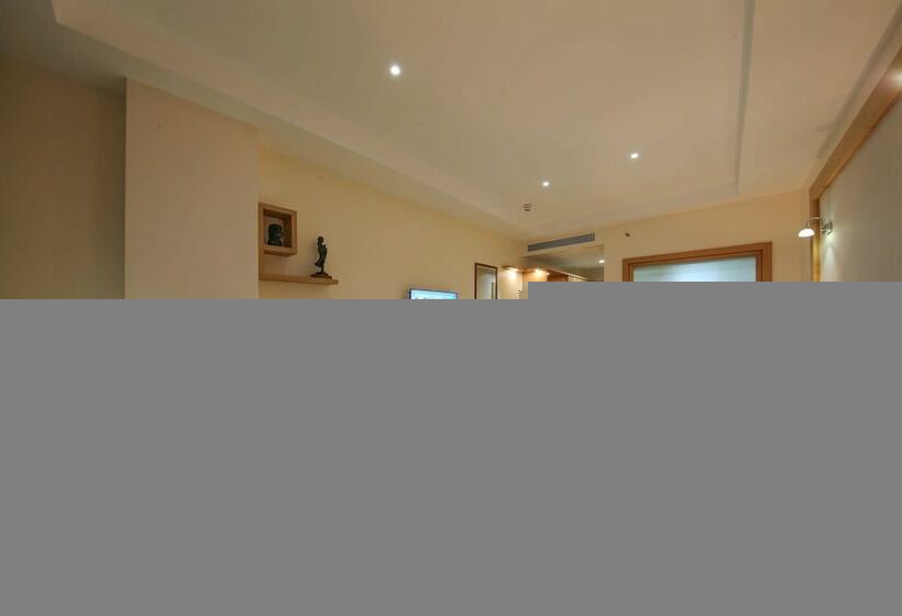 اتاق لوکس با چشم‌انداز شهر, Golden Tulip Westlands Nairobi