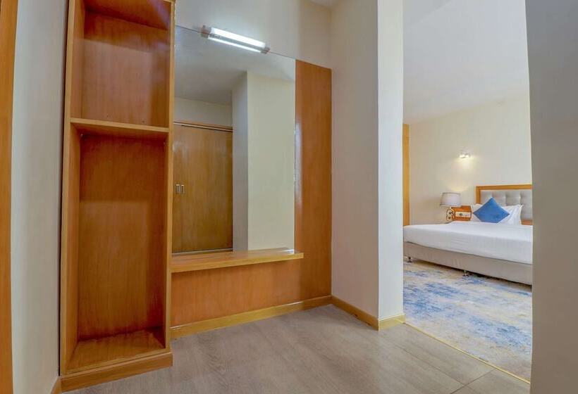 اتاق لوکس با چشم‌انداز شهر, Golden Tulip Westlands Nairobi