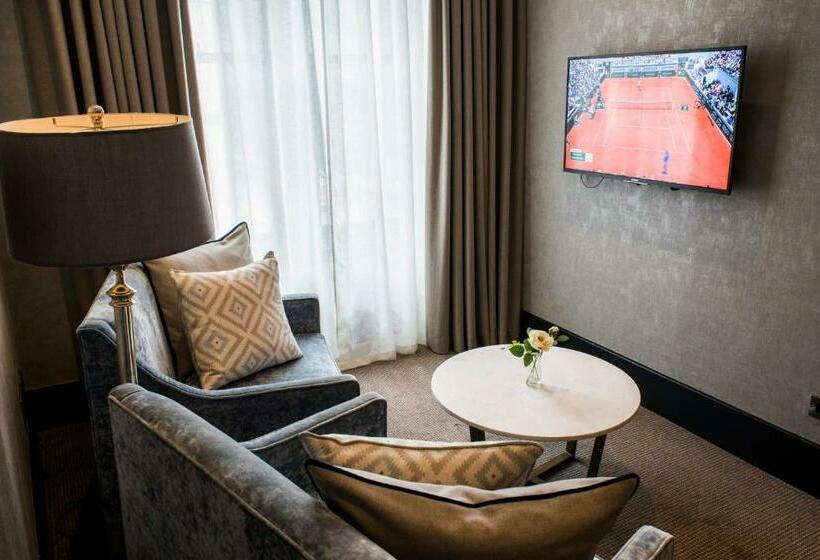 سوییت جونیور, Kinnettles Hotel & Spa
