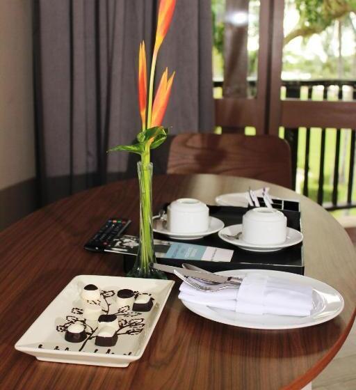 带露台的豪华间, Manado Tateli Resort And Convention