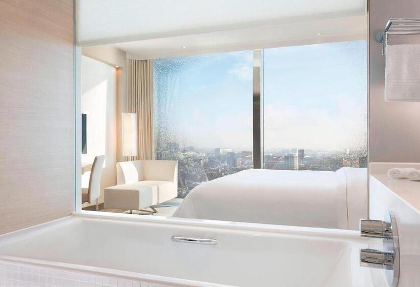 带城市景观和大床的豪华房间, The Westin Hamburg